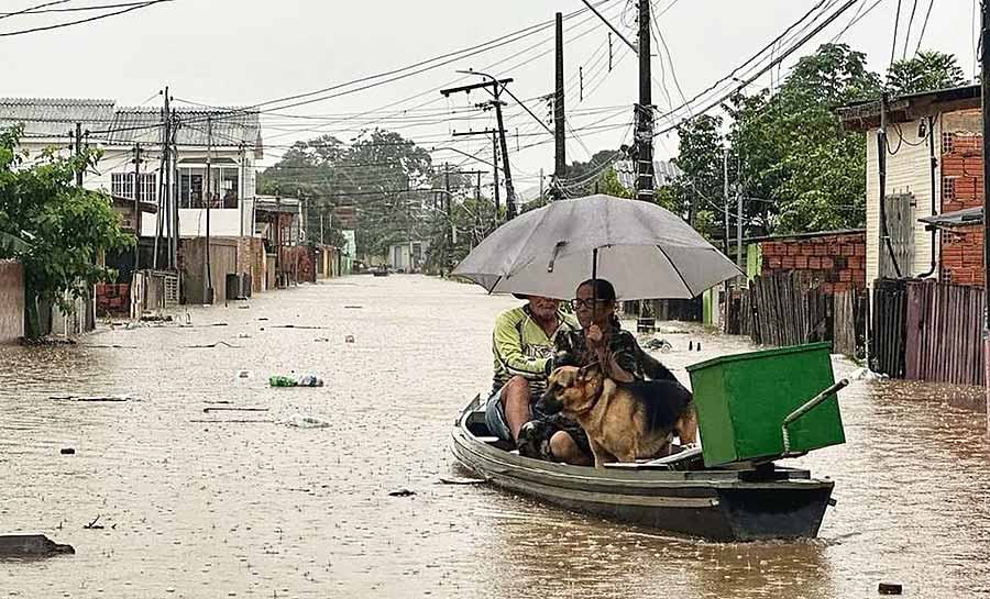 Rio Acre avança em Rio Branco e Parque de Exposições também começa a receber famílias