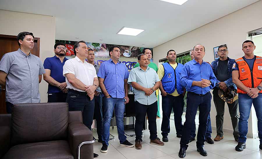 Prefeitura anuncia projeto no valor de R$ 10 milhões para auxiliar famílias e microempresários vítimas da enxurrada