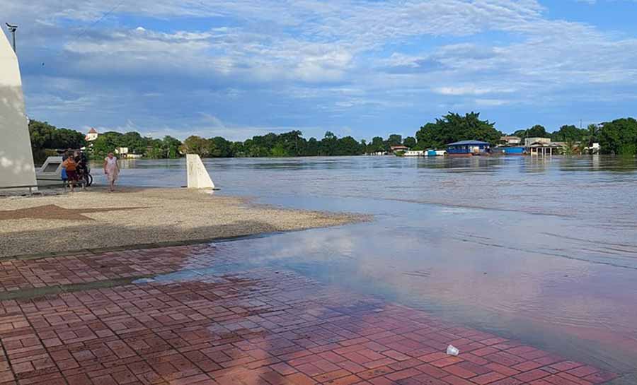 Nível do Rio Acre atinge 17 metros e mais de 3,5 mil pessoas estão desabrigadas em Rio Branco