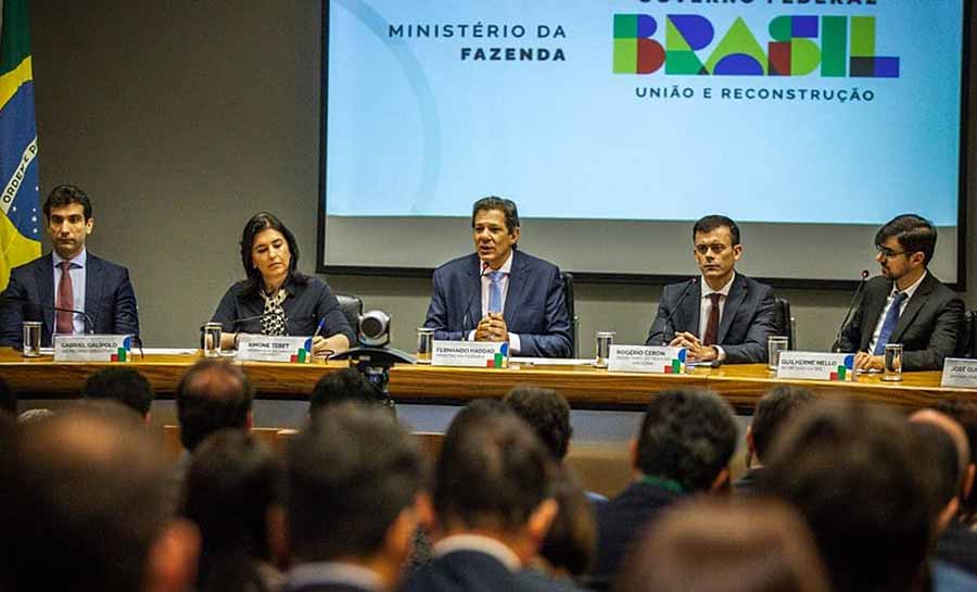 Haddad apresenta arcabouço fiscal e prevê estabilizar dívida até 2026