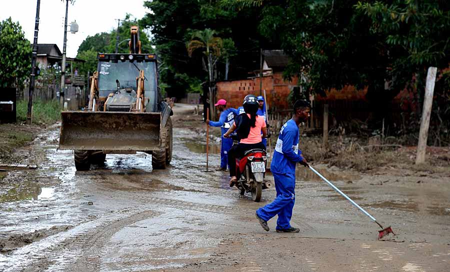 Prefeitura de Rio Branco chega nos bairros Taquari e Aeroporto Velho com a Operação Pós-alagação