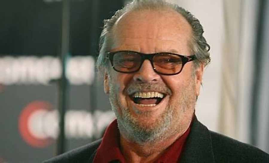 Jack Nicholson é visto fora de casa após 18 meses de reclusão