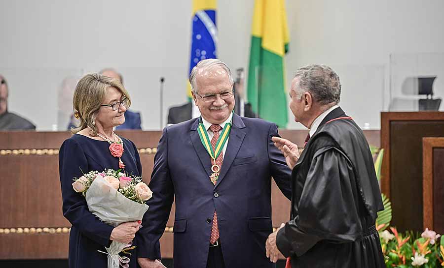 Gladson Cameli destaca trajetória de sucesso do ministro Fachin em solenidade do TRE