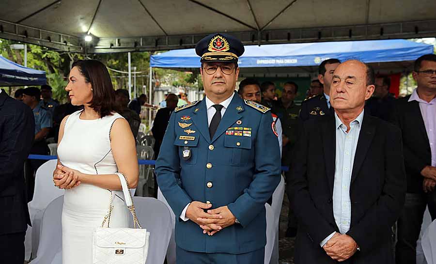 Prefeito participa da solenidade de promoção de oficiais e praças da Polícia Militar e Corpo de Bombeiros