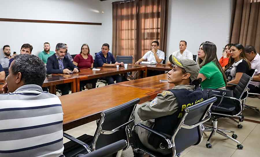 Gabinete de crise migratória do governo do Acre discute ações frente à crise política no Peru