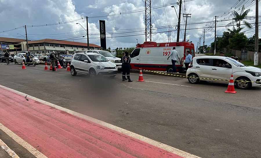 Idoso morre após ser atropelado por carro enquanto tentava atravessar rua em Rio Branco