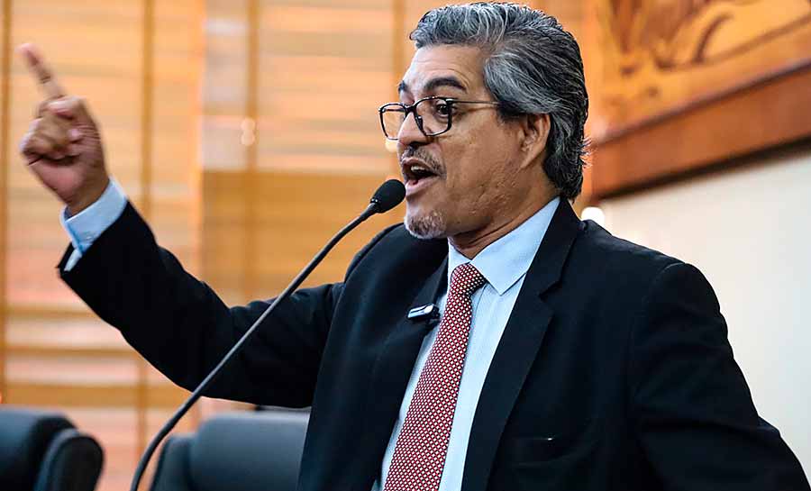 Edvaldo Magalhães comemora decisão do TJAC que suspende criação de cargos comissionados sem autorização da Assembleia