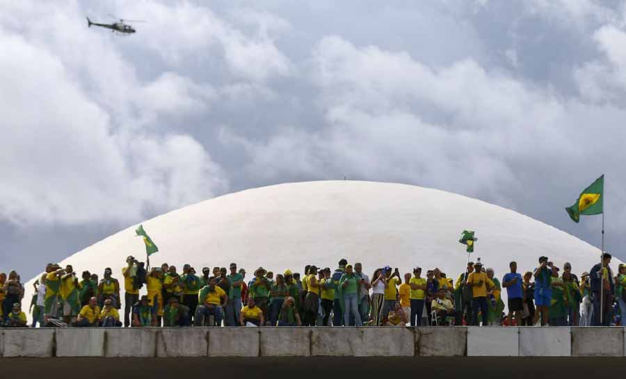 Democracia no Brasil ainda corre riscos - com o Supremo, com tudo