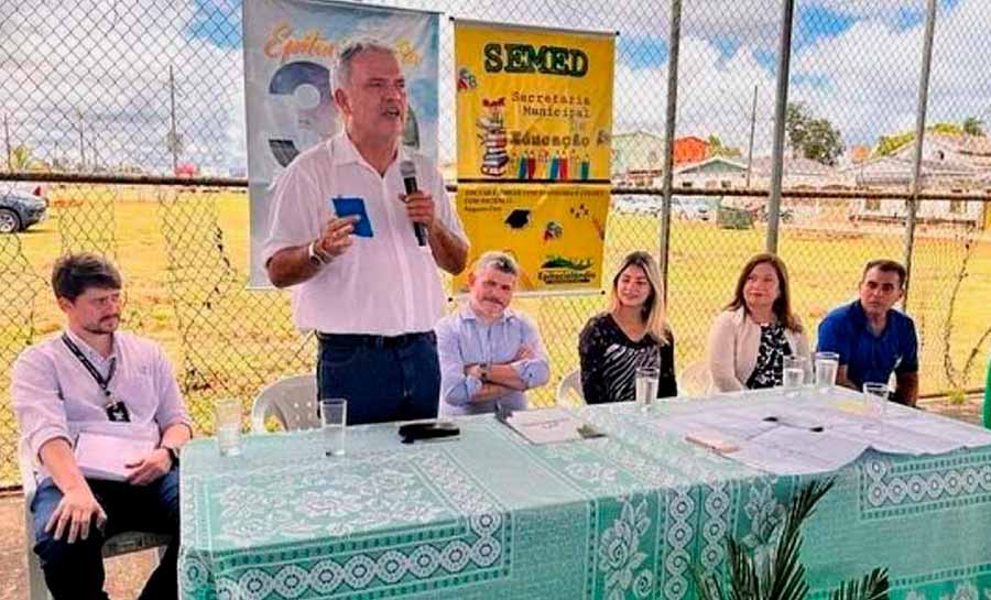 Petecão comemora decisão do governo em retomar obras e serviços em prol da Educação