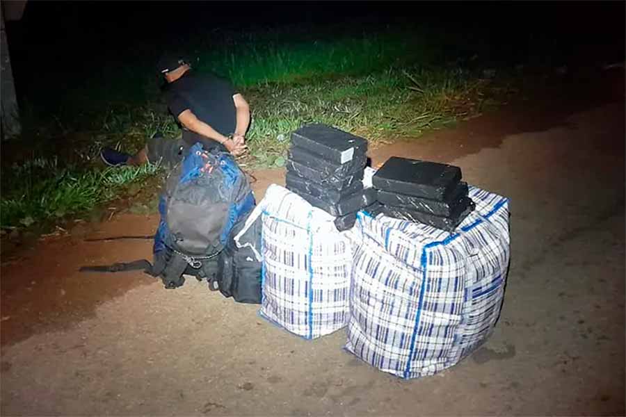 Polícia do Acre prende peruano e duas brasileiras com cocaína durante fiscalização em rodovia