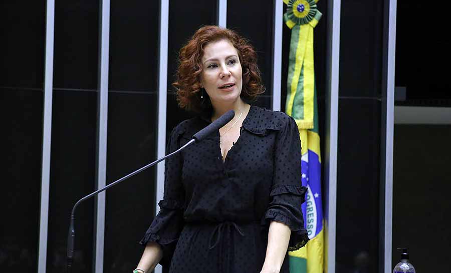 TSE multa deputada Zambelli por desinformação sobre processo eleitoral