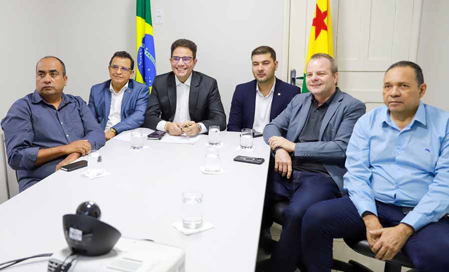 Presidente da Aleac participa com Gladson e ministro da assinatura da ordem de serviço da recuperação da BR-364