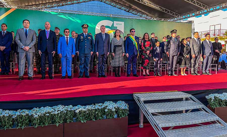 Ao lado de Gladson, presidente da Aleac participa dos festejos de aniversário do Estado do Acre