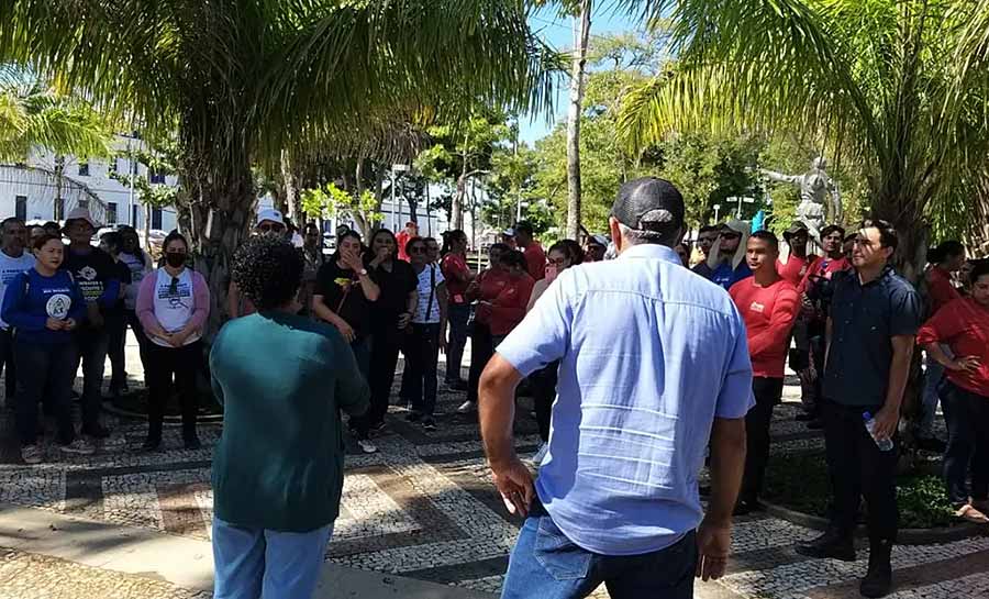 Agentes de endemias de Rio Branco protestam por reajuste salarial com base no piso nacional