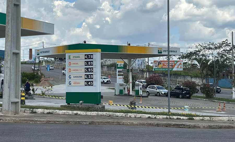 Com subida de tributos sobre a gasolina e o etanol, motoristas do Acre reclamam do preço do combustível