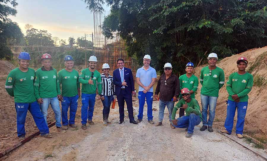 Em Xapuri, Gladson Cameli inspeciona construção da Ponte da Sibéria