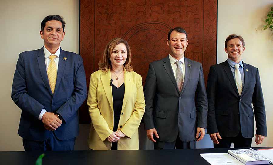Socorro Neri reúne colegas de bancada para discutir reforma tributária