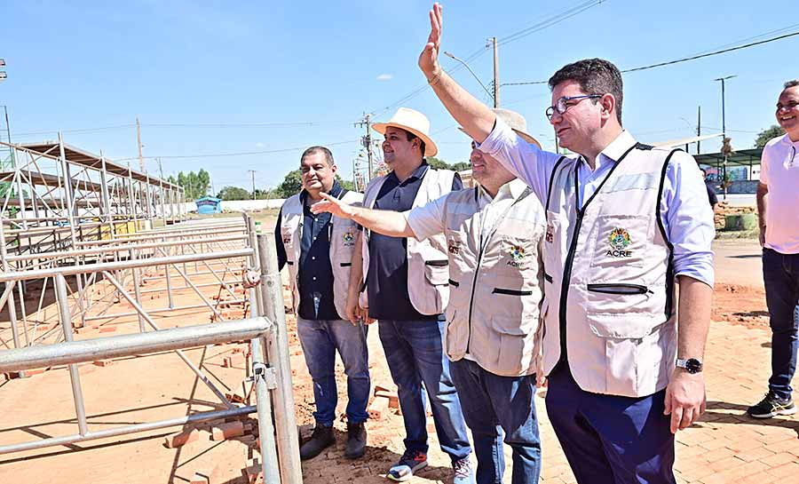 Governador Gladson Cameli inspeciona obras no Parque de Exposições