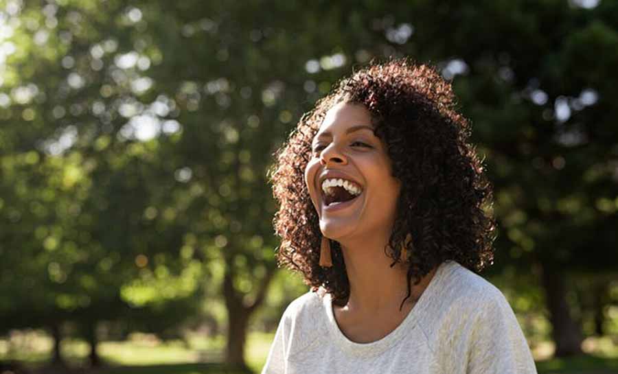 Conheça os benefícios do riso para a saúde física e mental
