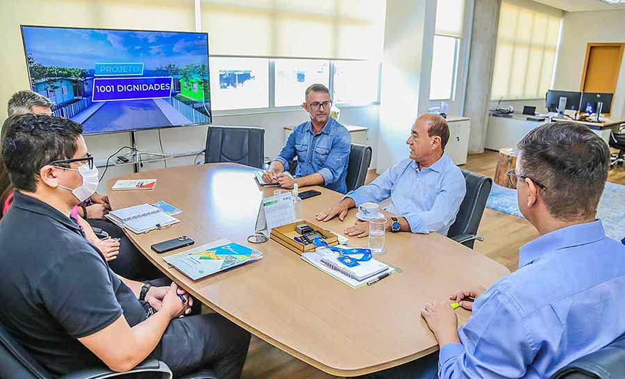 Prefeito apresenta Programa 1001 Dignidades ao Sebrae, em busca de parceria