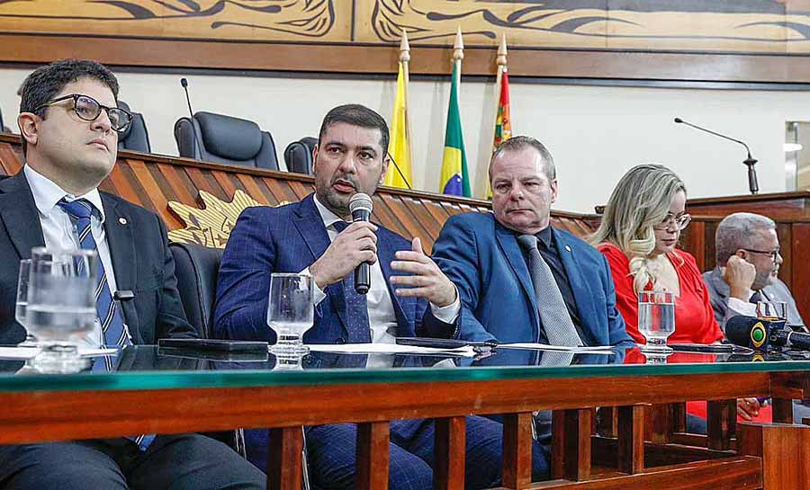 Em coletiva de imprensa, deputados afirmam que Aleac será protagonista na busca por soluções para crise aérea no Estado