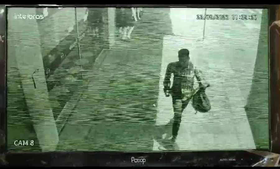 Homem é preso suspeito de roubar joalheria em plena luz do dia no Centro de Rio Branco