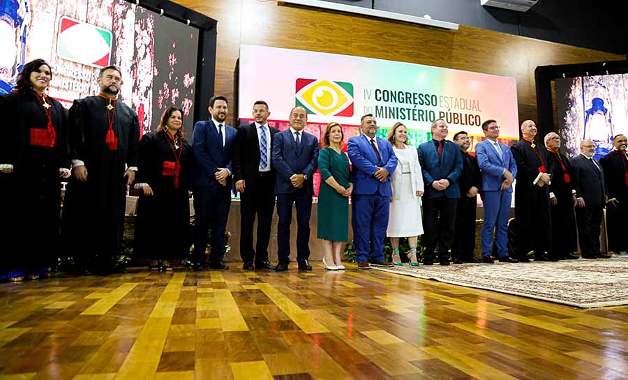 Prefeito de Rio Branco participa do quarto Congresso Estadual do MPE e é agraciado com medalha