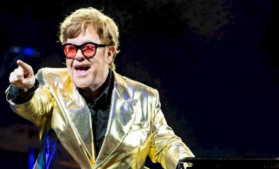 Elton John foi levado às pressas para hospital francês, diz jornal