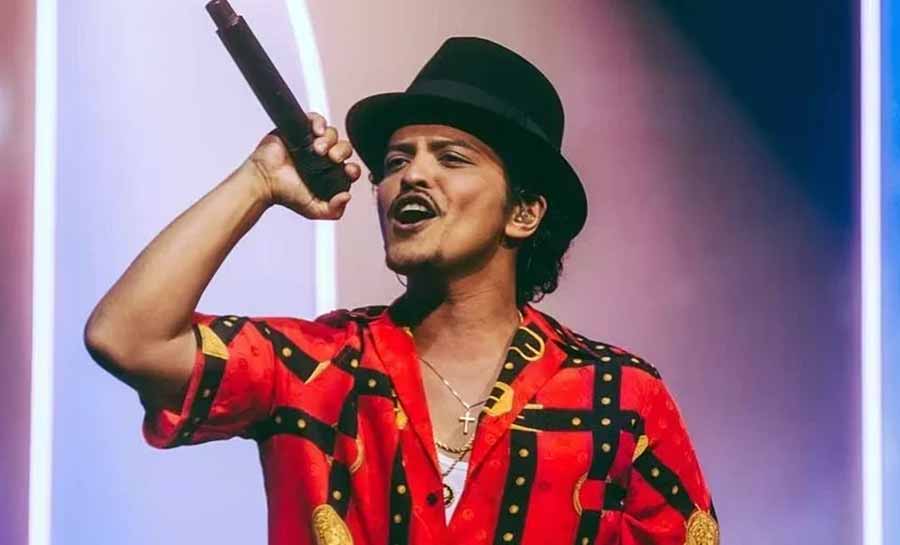 Bruno Mars cancela show em Israel após bombardeio do Hamas