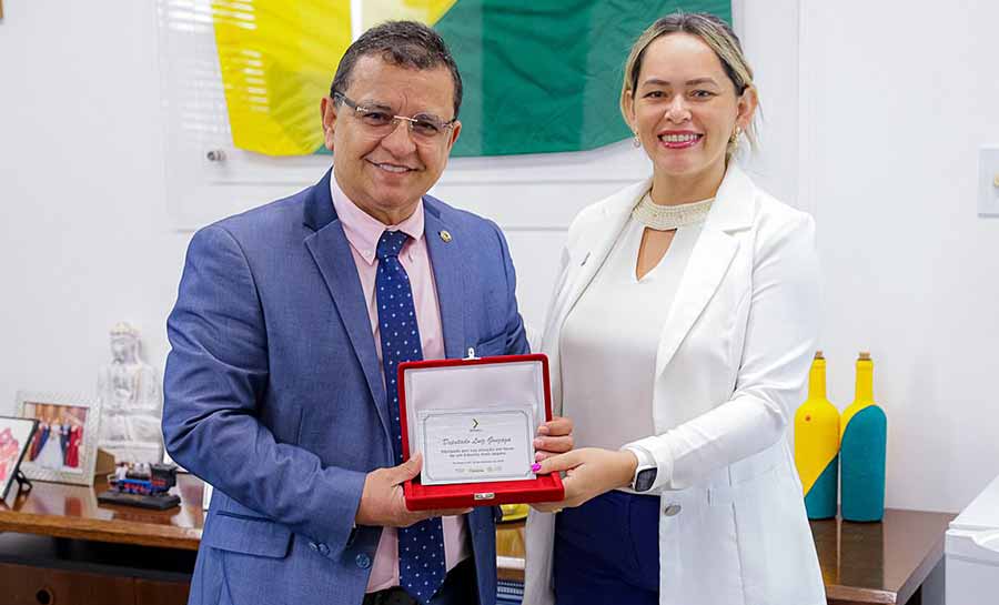 Detran agradece apoio da ALEAC e entrega homenagem ao presidente