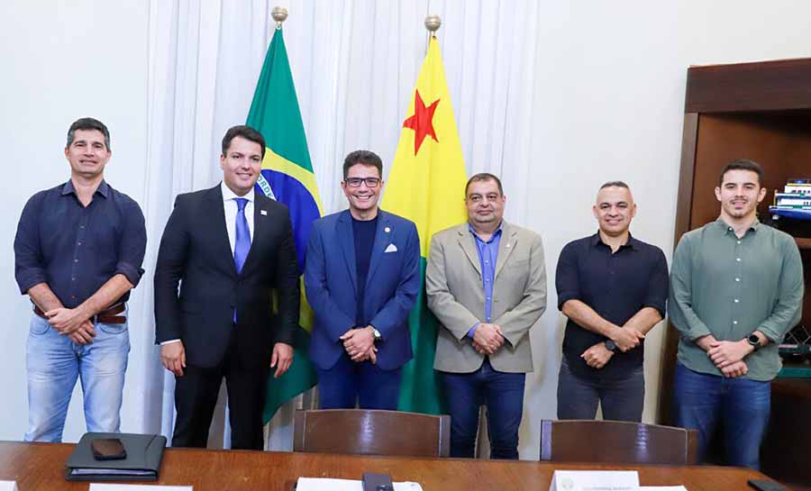 Gladson Cameli se reúne com representante de agência dos Estados Unidos para explorar oportunidades de cooperação e desenvolvimento