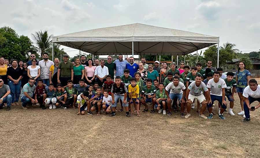 Com emenda de Alan Rick na conta, prefeitura de Porto Acre vai instalar iluminação e construir arquibancada coberta no Campo da Colonacre