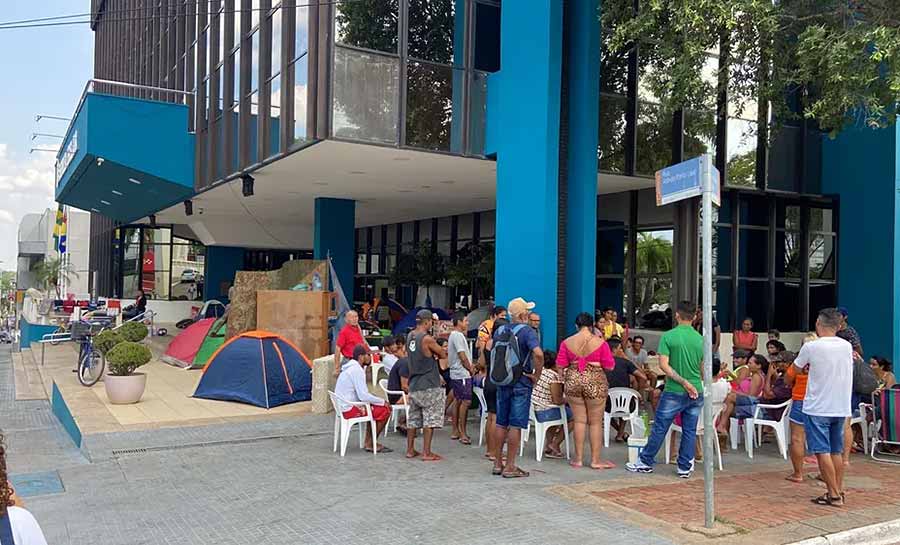 Após quase dois meses, negociação chega ao fim e famílias deixam acampamento em frente à Aleac