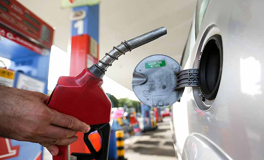Petrobras reduz preço da gasolina e aumenta o do diesel a partir de sábado (21)