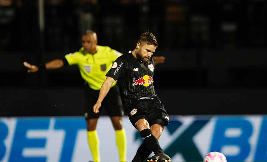 Bragantino derrota Fluminense e vê diferença para Botafogo diminuir