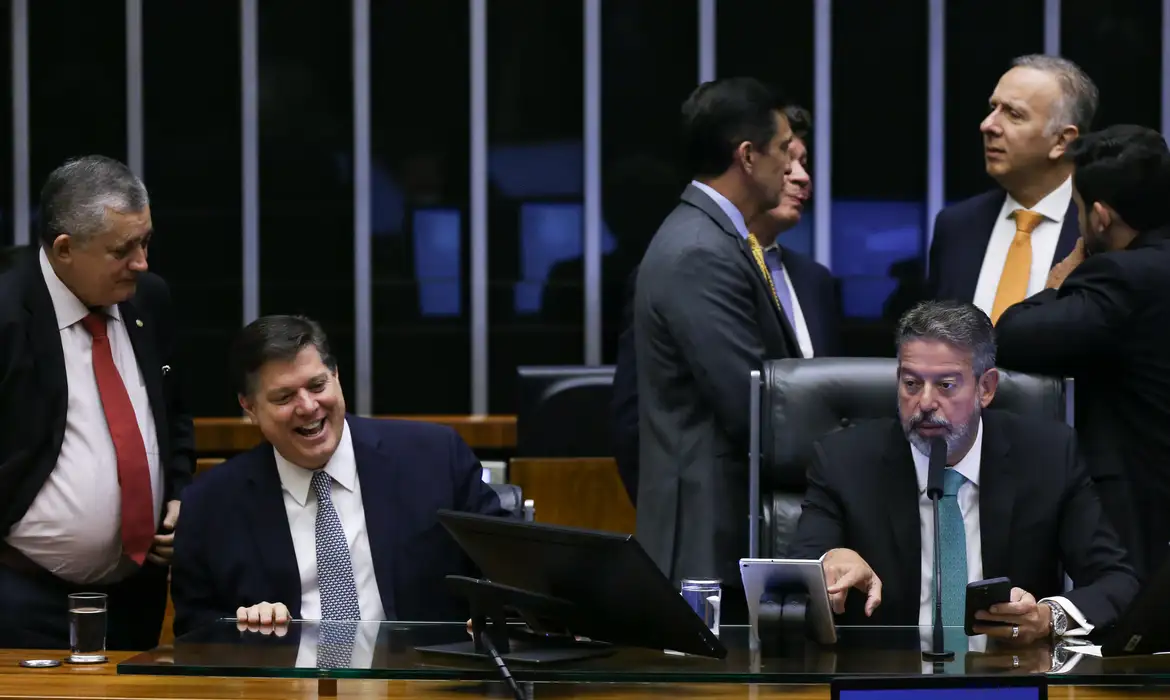 Câmara aprova texto-base da reforma tributária em primeiro turno