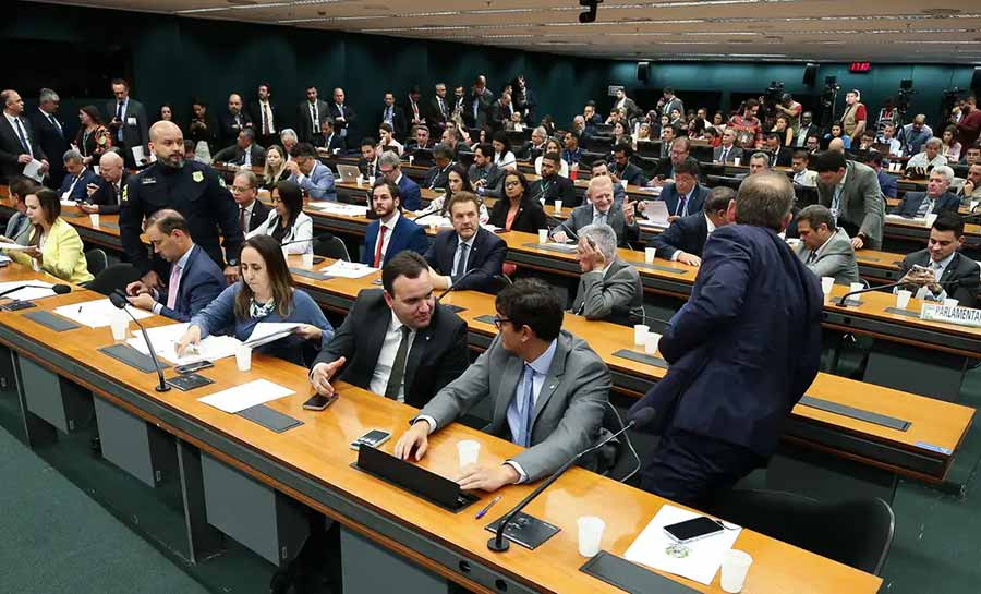 Comissão do Congresso aprova relatório do orçamento de 2024