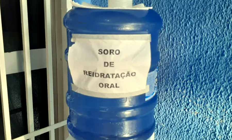 Em meio a alta da dengue, Urap oferece soro caseiro em bebedouro para hidratação de pacientes em Rio Branco