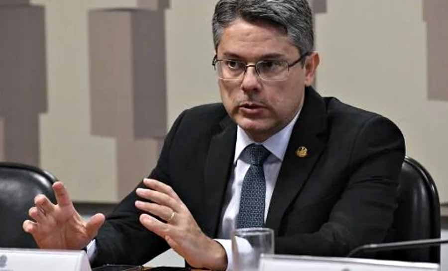 Senador defende separar temas no PL das Fake News