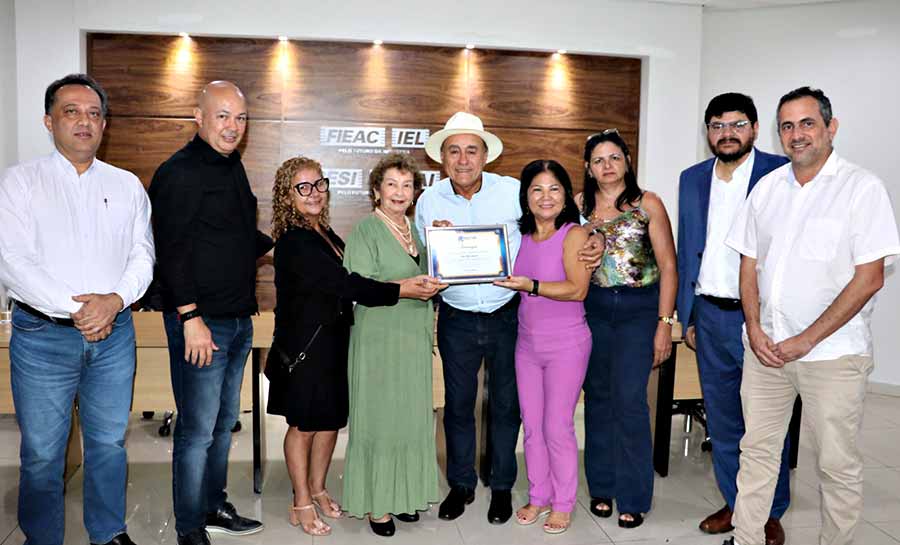 Sindicato da Indústria de Confecções homenageia o prefeito Tião Bocalom