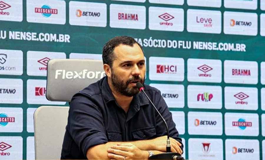 Presidente do Fluminense critica gramados sintéticos e cutuca Botafogo