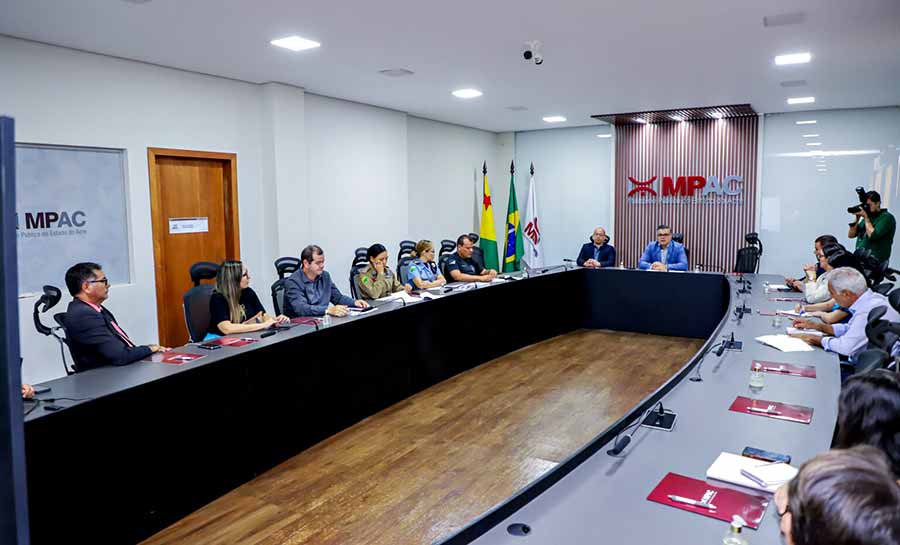 Representantes do governo se reúnem com o MPAC para alinhar estratégias de segurança durante o Carnaval