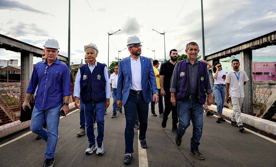 Governador visita obras na Ponte Metálica e anuncia liberação de pedestres para o Carnaval da Família