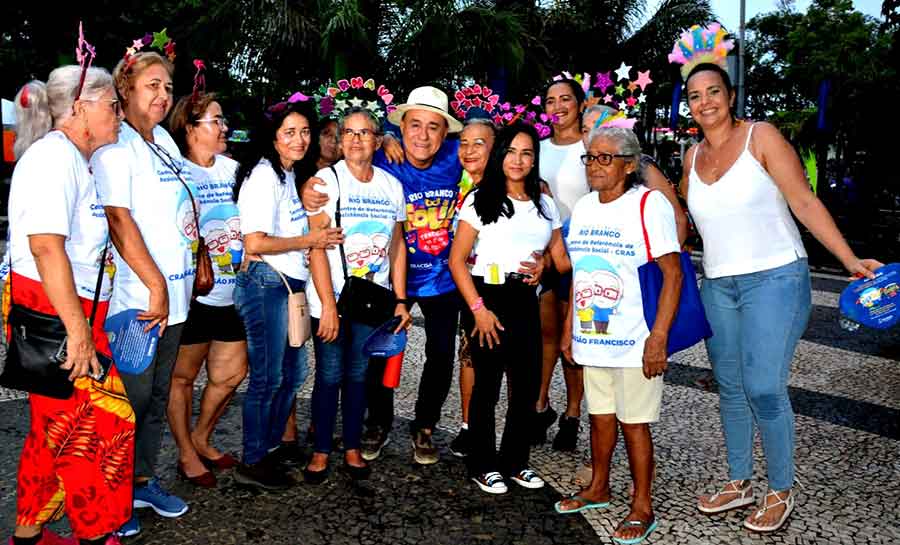 Crianças e idosos agitam terceira noite do carnaval Rio Branco Folia, Tradição e Alegria da prefeitura