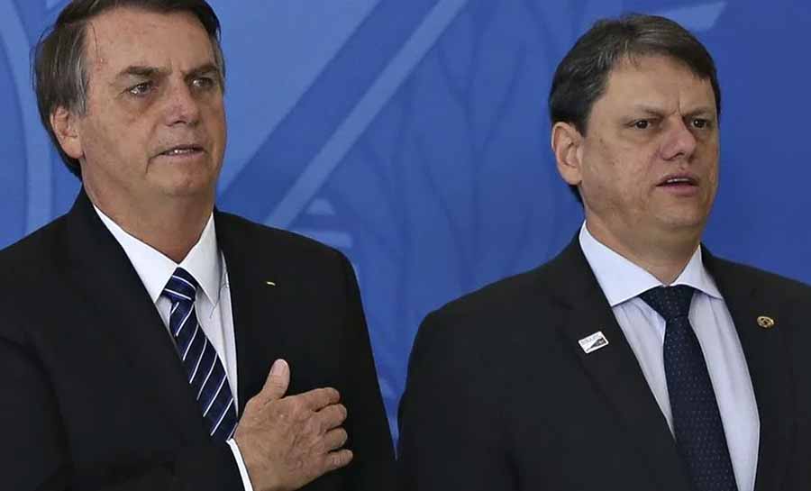 Tarcísio sai em defesa de Bolsonaro ao comentar sobre operação da PF