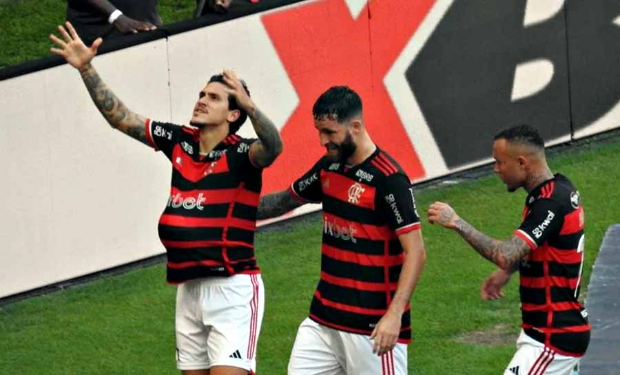 Flamengo decide no segundo tempo e vence o Fluminense pelo Carioca