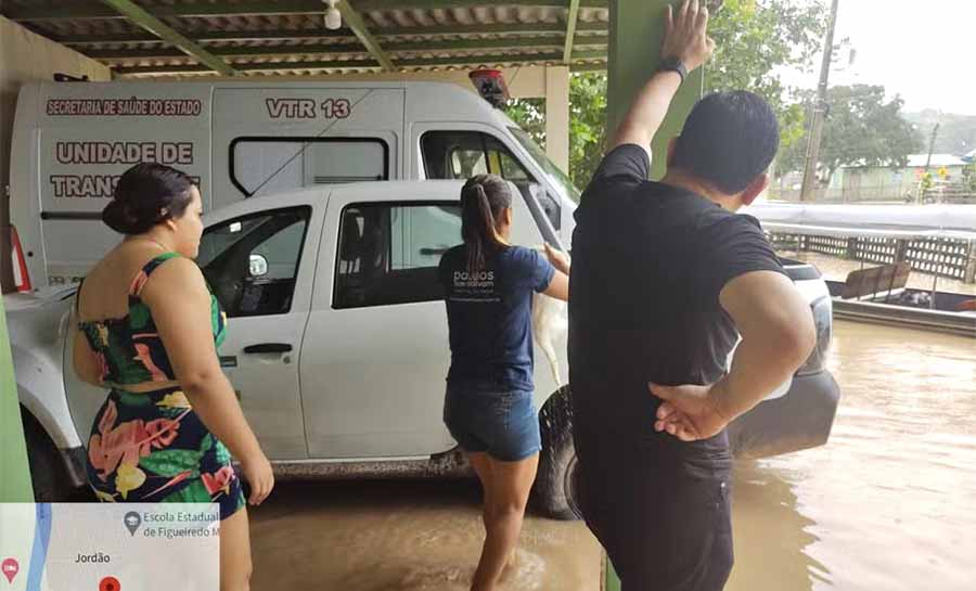 Hospital do interior é invadido por águas do Rio Tarauacá e pacientes levados para unidade provisória