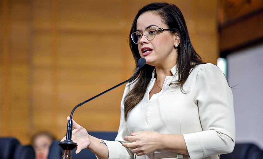 Denúncia de possível sonegação fiscal é feita por Michelle Melo na Aleac