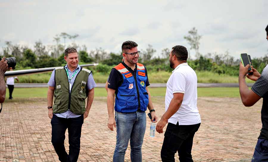 Com rio abaixo da cota de transbordamento, Gladson Cameli visita Jordão e garante apoio na reconstrução da cidade