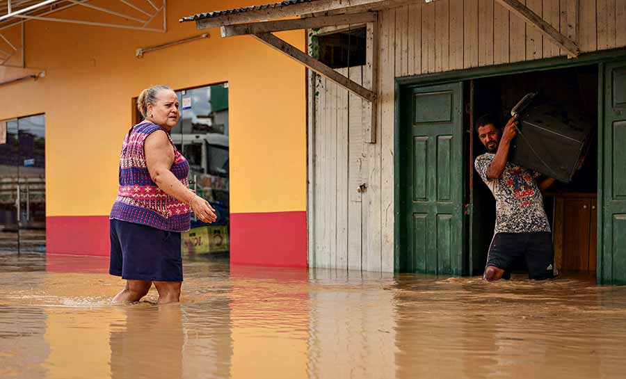 Governo do Estado reforça apoio à cidade de Xapuri após nível do rio chegar a 15,91 metros